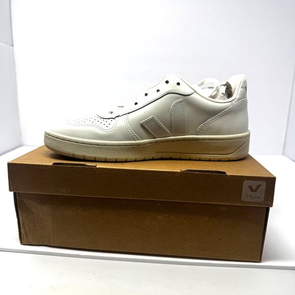 Veja Women's V-10 Sneakers in Extra White US Size 8 UK 39 New in Box - Picture 3 of 6